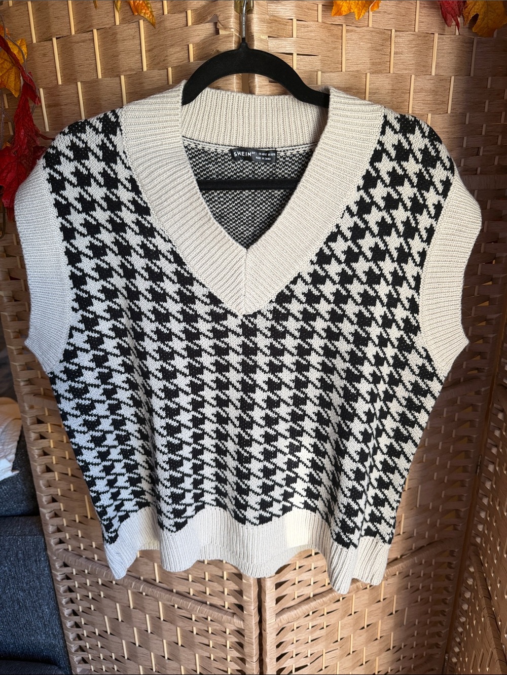 SHEIN Black & White Houndstooth V-Neck Sweater Vest